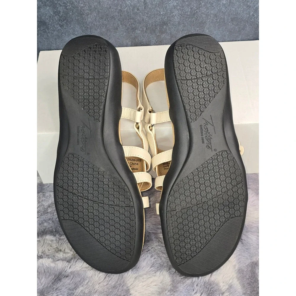 NWOT Trotters Ria Sandals Ivory Leather Strappy Hook and Loop Women 10‎ Narrow